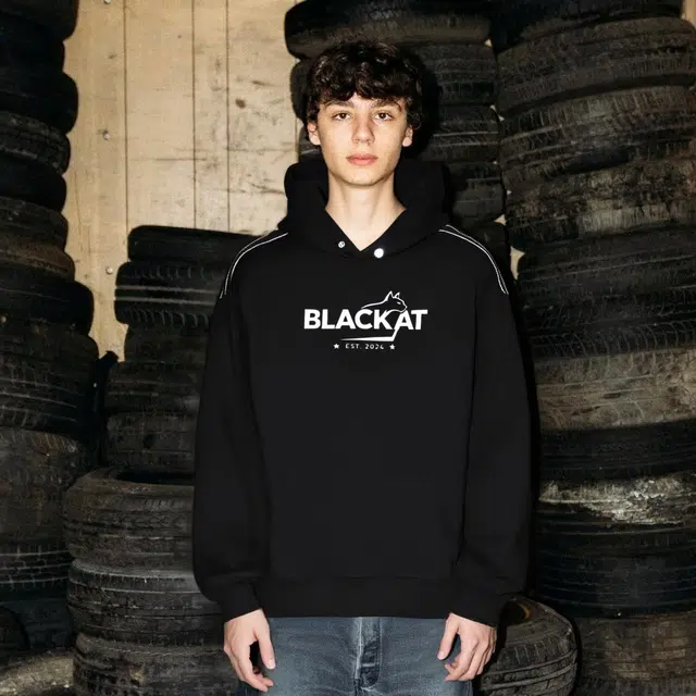 BLACK AT logooversize