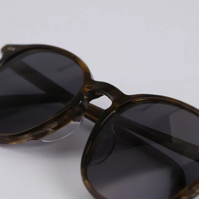 UV400 ACETATE