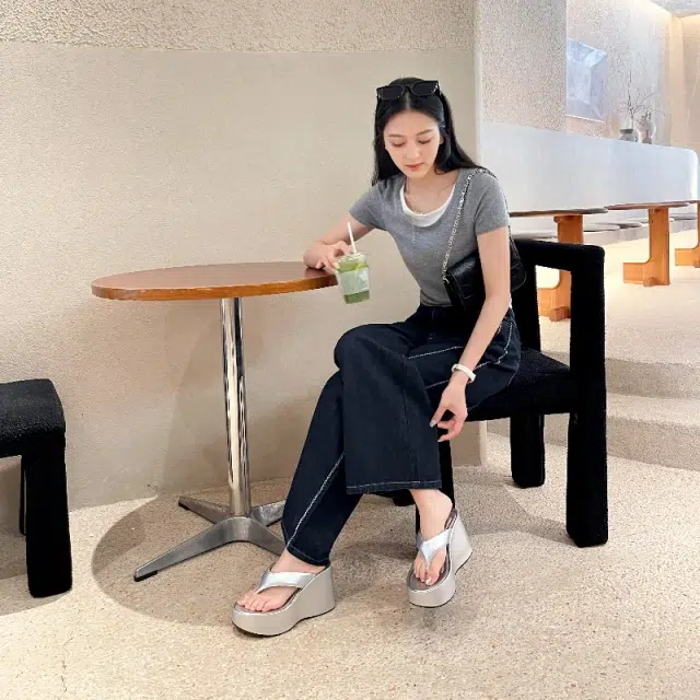 大薇家 经典设计潮流时尚 舒适百搭 橡胶底人字拖鞋 女