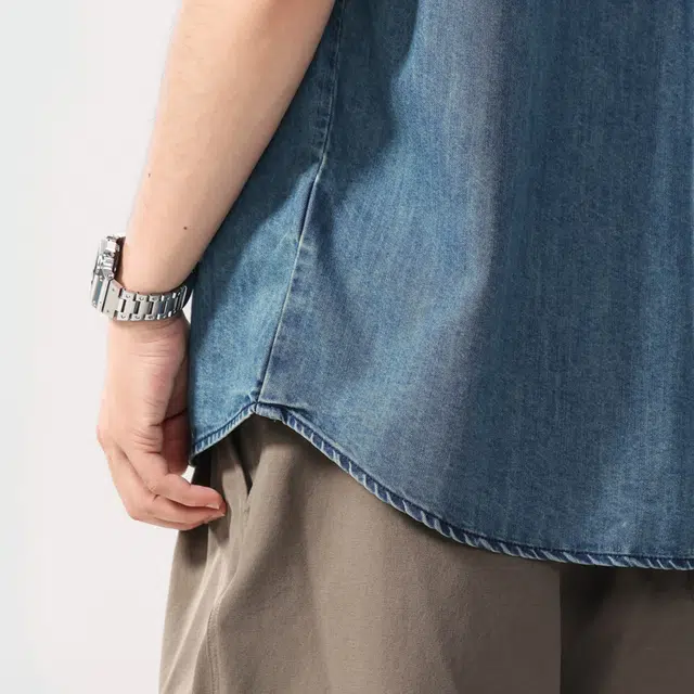 巴塞罗那足球俱乐部 水洗牛仔美式复古宽松潮牌复古做旧短袖衬衫 男女同款 蓝色