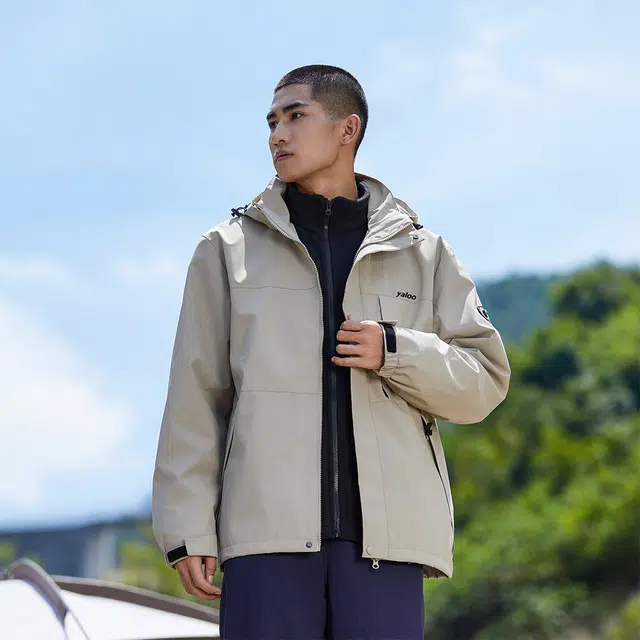 雅鹿  拼色简约个性指南针贴标三防连帽宽松户外运动登山旅游外套  防水防风防紫外线耐磨保暖冲锋衣 男女同款