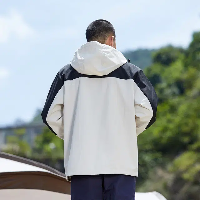 雅鹿  拼色简约个性指南针贴标三防连帽宽松户外运动登山旅游外套  防水防风防紫外线耐磨保暖冲锋衣 男女同款
