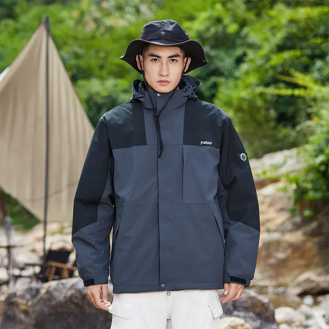 雅鹿  拼色简约个性指南针贴标三防连帽宽松户外运动登山旅游外套  防水防风防紫外线耐磨保暖冲锋衣 男女同款