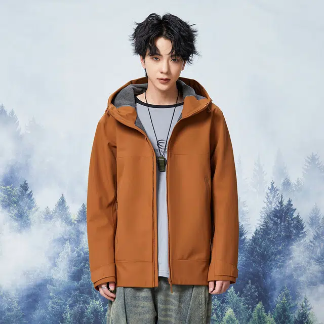 雅鹿  字母印花纯色山系户外徒步大口袋连帽防水防风保暖舒适加绒长袖外套 冲锋衣 男女同款