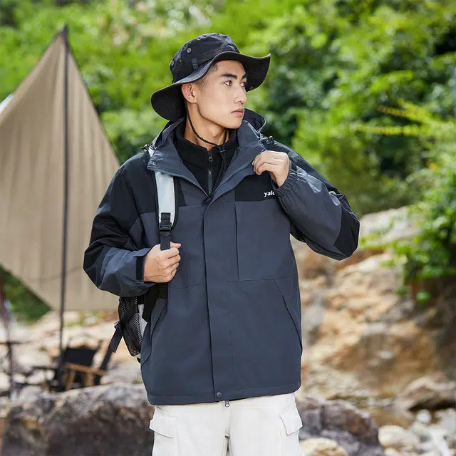 雅鹿  拼色简约个性指南针贴标三防连帽宽松户外运动登山旅游外套  防水防风防紫外线耐磨保暖冲锋衣 男女同款