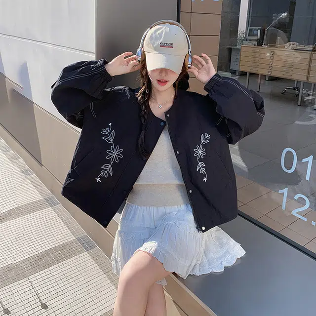 袋鼠 刺绣印花圆领休闲显瘦短外套夹克 女款