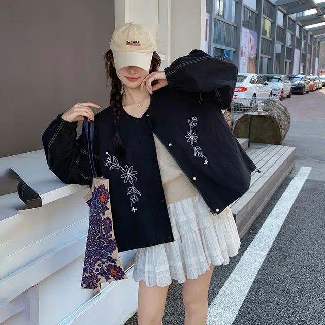 袋鼠 刺绣印花圆领休闲显瘦短外套夹克 女款