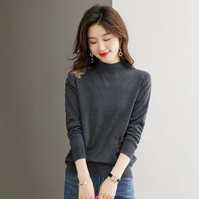 袋鼠 优雅气质时尚减龄纯色半高领镂空立体花质感套头针织衫 女款