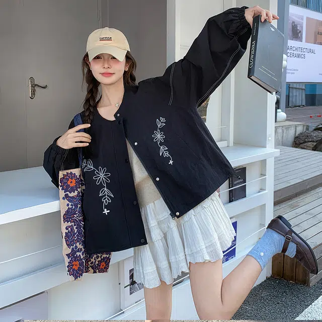 袋鼠 刺绣印花圆领休闲显瘦短外套夹克 女款