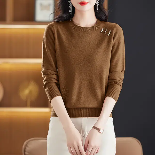 袋鼠 简约时尚宽松百搭圆领纯色套头质感绣花羊毛针织衫 女款