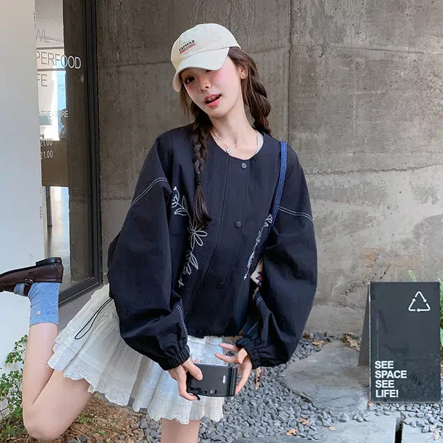 袋鼠 刺绣印花圆领休闲显瘦短外套夹克 女款
