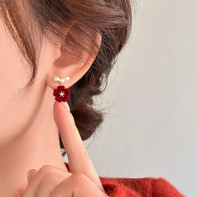 韵系 小众高级感百搭耳饰红色丝绒花朵珍珠 铜镀金 耳环 女款