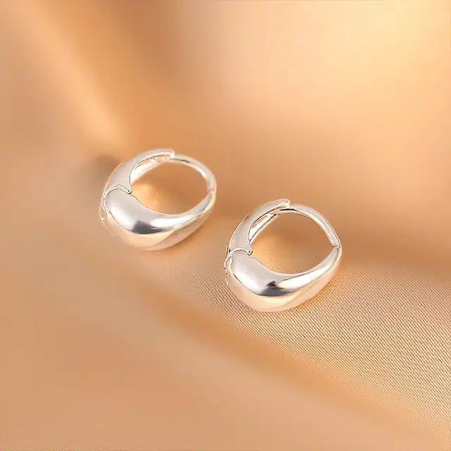925