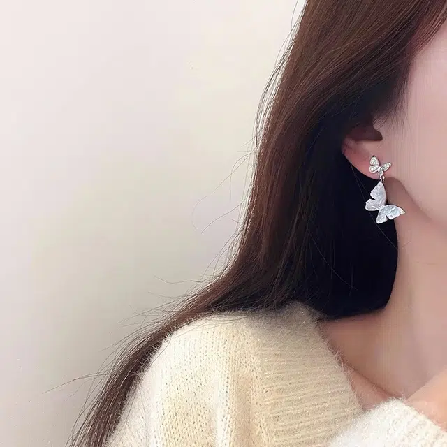 韵系 蓝色蝴蝶高级感轻奢耳夹无耳洞 锆石 耳环 女款