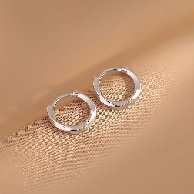 925