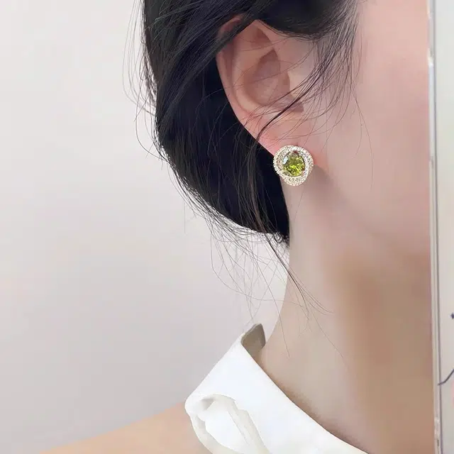 韵系 法式橄榄绿锆石蚊香盘无耳洞轻奢小众高级感 铜 耳夹 女款