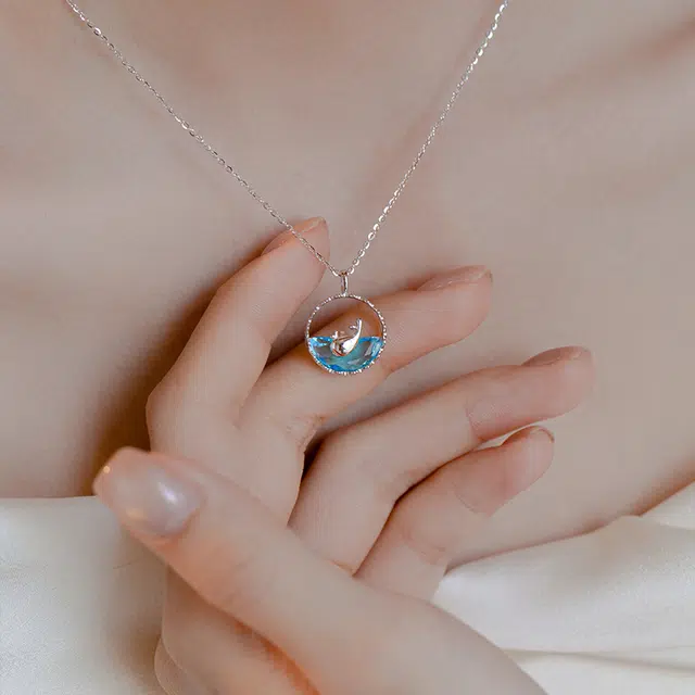 925