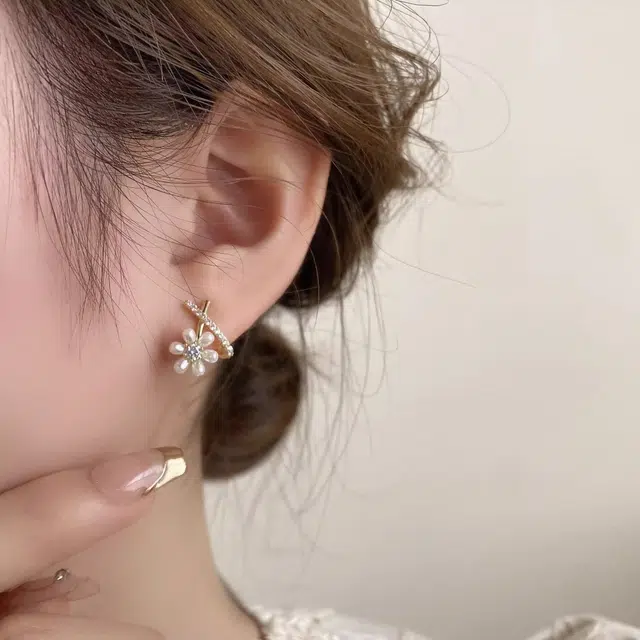 韵系 甜美精致微镶锆石花朵 铜 耳夹 女款