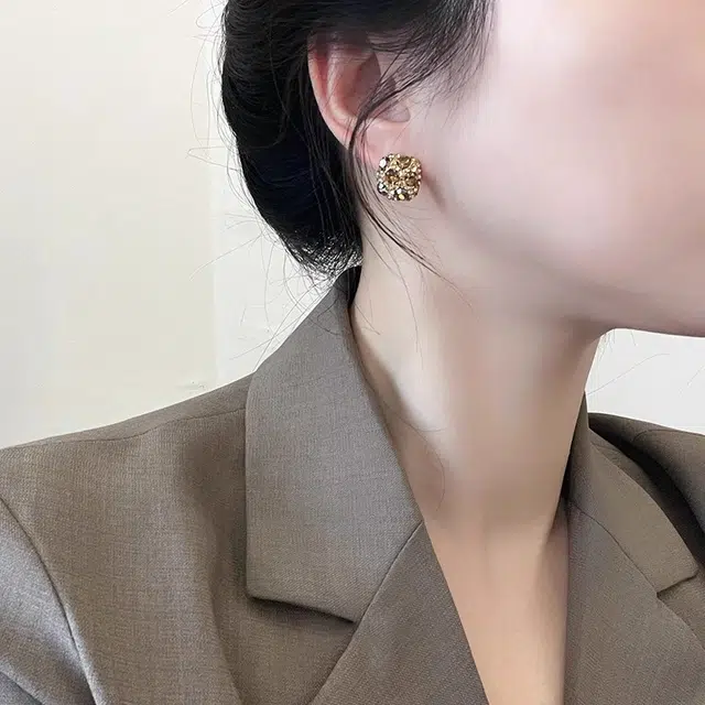 韵系 焦糖布蕾闪钻 优雅高级 铜镀金锆石 耳钉 女款