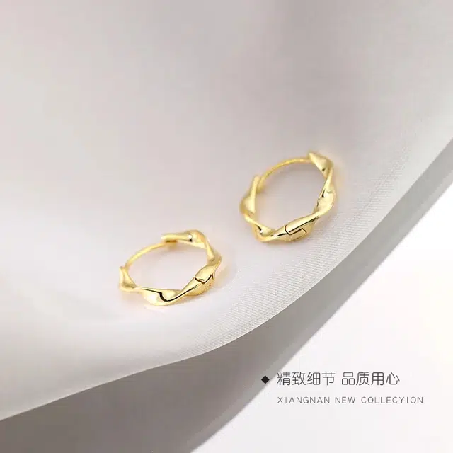 S925
