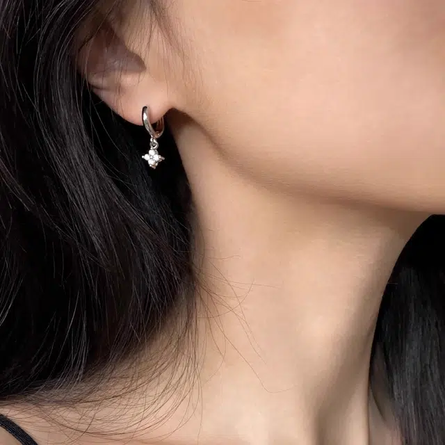 韵系 精致灵动锆石四叶草素圈 铜镀金 耳环 女款