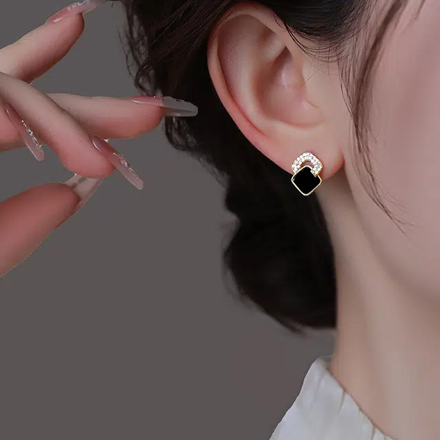 韵系 轻奢小众黑色菱形 铜镀金 耳环 女款