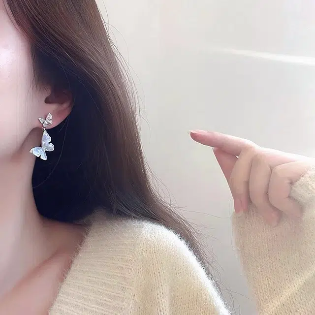 韵系 蓝色蝴蝶高级感轻奢耳夹无耳洞 锆石 耳环 女款