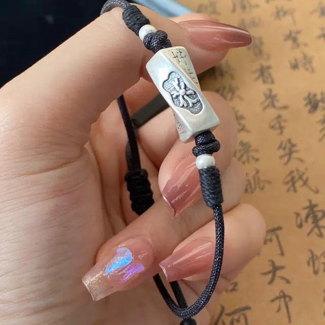 999