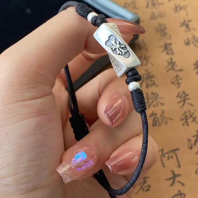 999