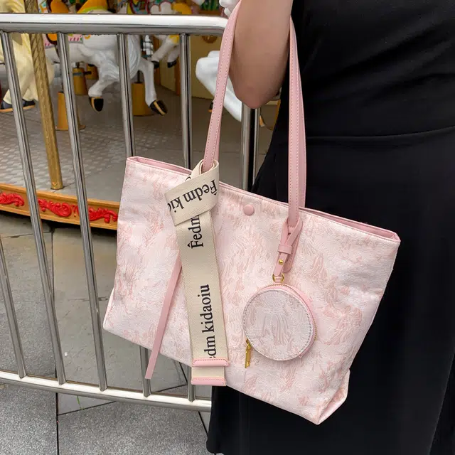 MACKJANICE Tote