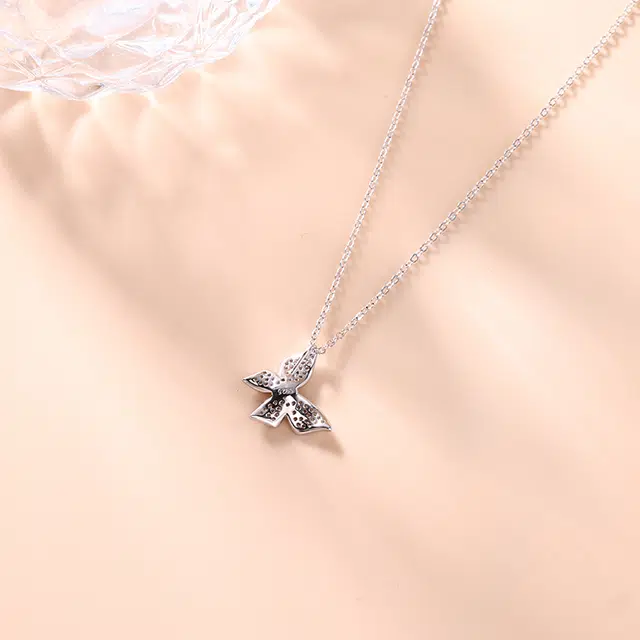 925