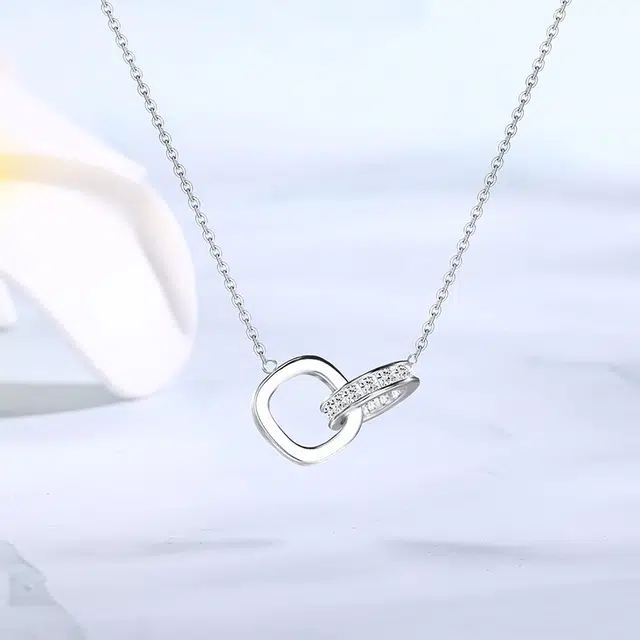 925