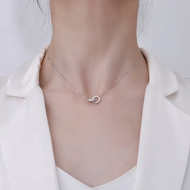 925