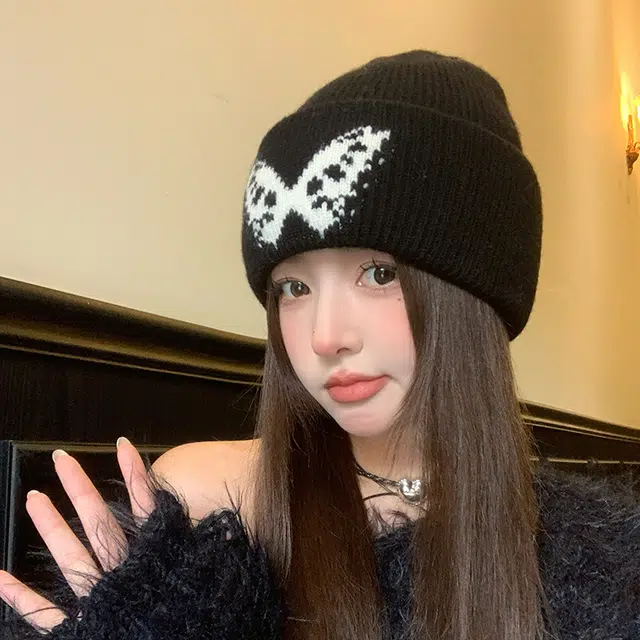 【韩版通勤秋冬必备】 攸委 蝴蝶刺绣针织毛线帽子女冬季百搭保暖加厚防寒护耳帽 腈纶 显脸小大头围时尚套头包头冷帽 男女同款情侣款