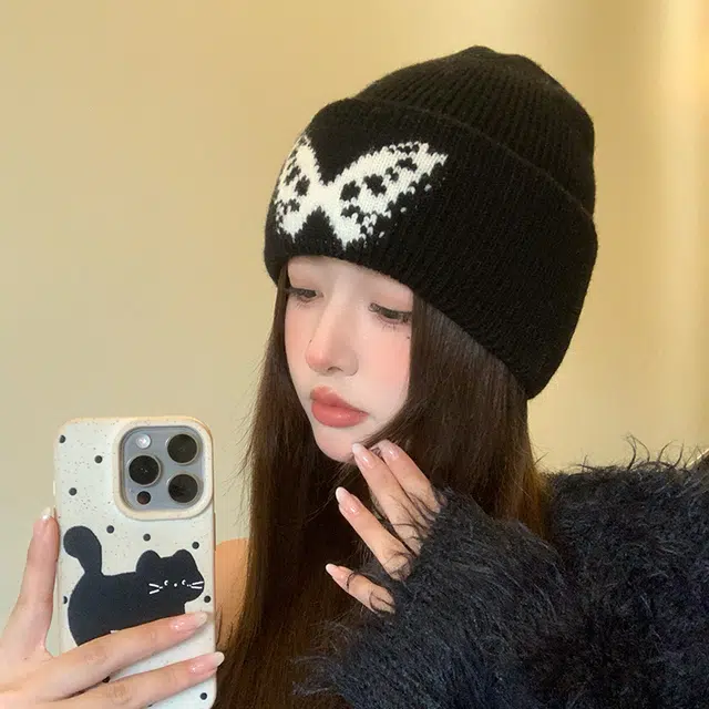 【韩版通勤秋冬必备】 攸委 蝴蝶刺绣针织毛线帽子女冬季百搭保暖加厚防寒护耳帽 腈纶 显脸小大头围时尚套头包头冷帽 男女同款情侣款