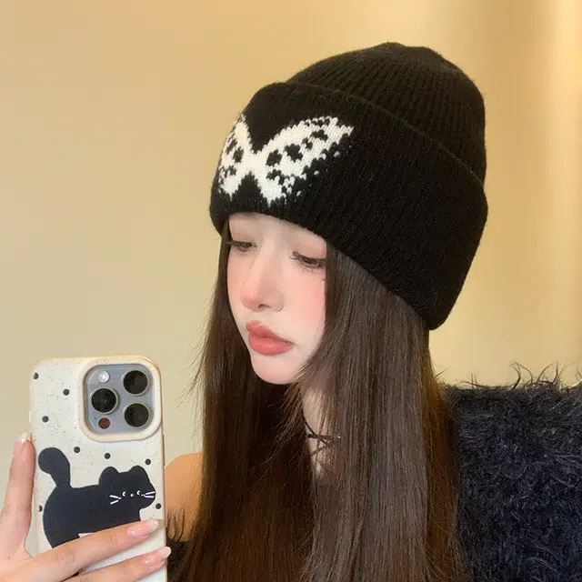 【韩版通勤秋冬必备】 攸委 蝴蝶刺绣针织毛线帽子女冬季百搭保暖加厚防寒护耳帽 腈纶 显脸小大头围时尚套头包头冷帽 男女同款情侣款