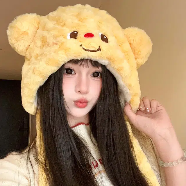 【秋冬必备~奶油小熊】 攸委 可爱卡通蜂蜜熊毛绒帽子学生显脸小加厚保暖护耳帽 涤纶 大头围时尚百搭骑车加绒防寒包头针织绒线帽 女款
