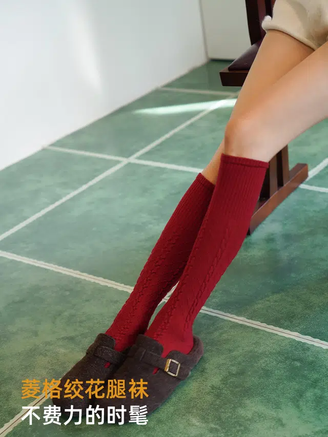 靴下物 复古菱格小腿袜纯色简约高筒袜 女款