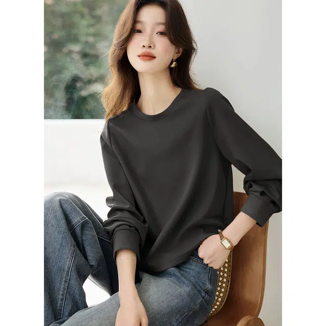 沫晗依美 简约舒适纯色长袖圆领休闲套头卫衣 女款