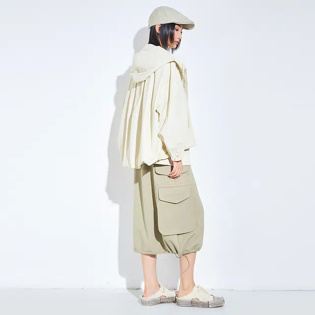 木果果木 夏季休闲简约纯色宽松型运动风工装短裙 女款