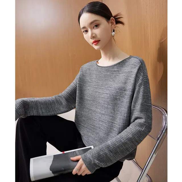 杭依阁 宽松显瘦慵懒风纯色常规长袖一字领针织衫 女款