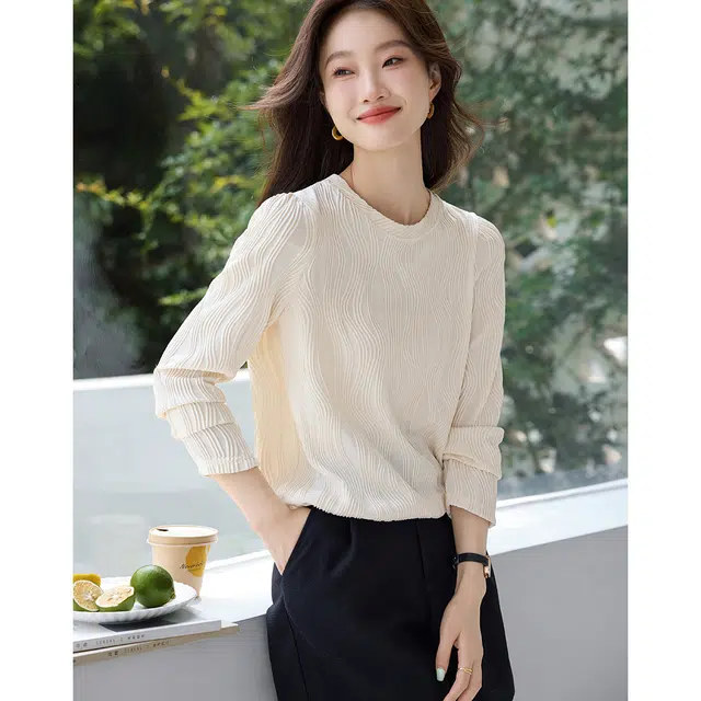 沫晗依美 适用场合: 秋季长袖舒适纯色常规圆领休闲套头卫衣 女款