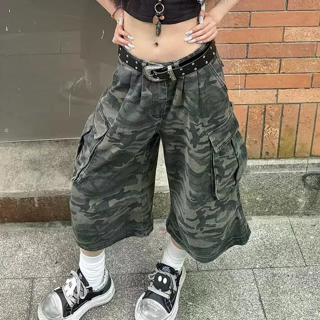 地界二 美式复古水洗多口袋迷彩潮牌痞帅宽松直筒水洗多口袋潮流中腰七分裤牛仔短裤 男款