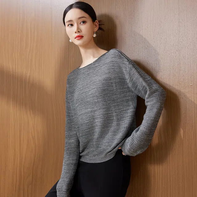 杭依阁 宽松显瘦慵懒风纯色常规长袖一字领针织衫 女款