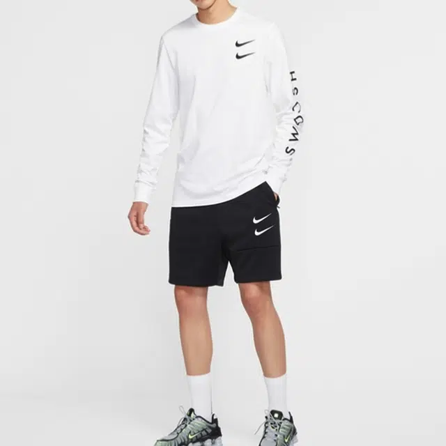 Nike Sportswear Swoosh