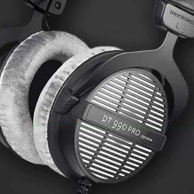 beyerdynamic() DT 990 PRO