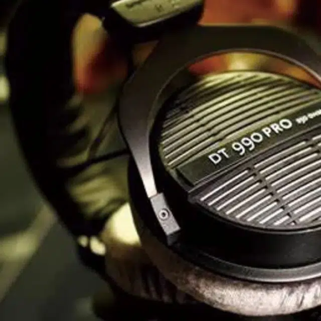 beyerdynamic() DT 990 PRO