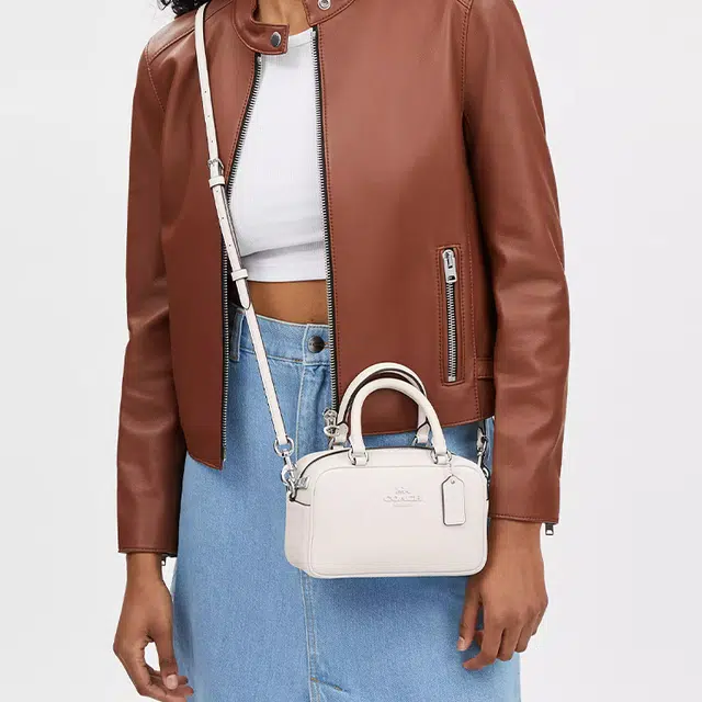 COACH Satchel 19 Logo