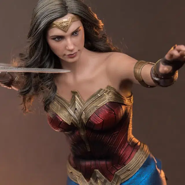 Hot Toys DC 100