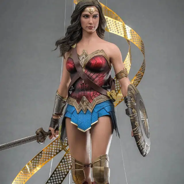 Hot Toys DC 100